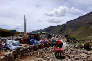 Pile of rubbish at La Raya